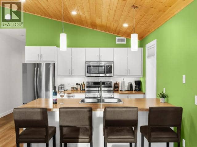 32 Takhini Meadows Drive — photo 15 of 40