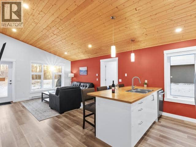 32 Takhini Meadows Drive — photo 34 of 40