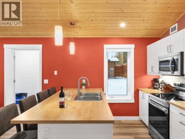 32 Takhini Meadows Drive — photo 38 of 40