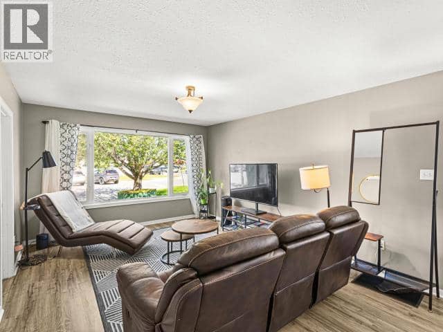 5078 5th Avenue — photo 13 of 24