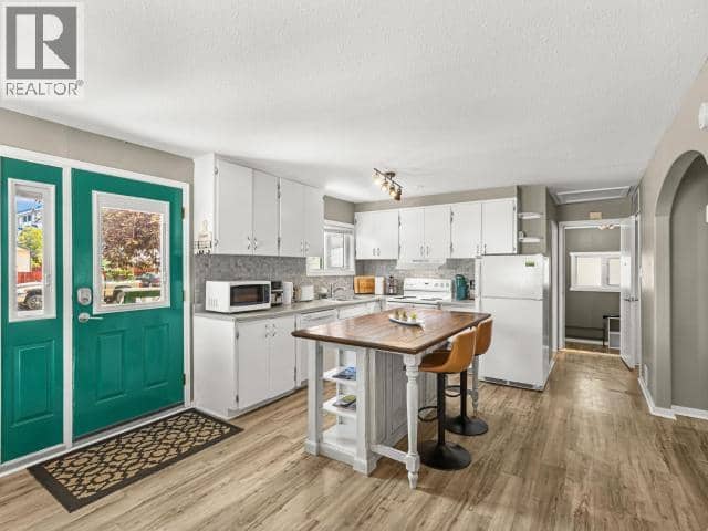 5078 5th Avenue — photo 6 of 24