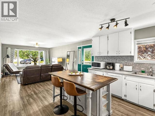 5078 5th Avenue — photo 7 of 24