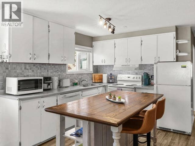 5078 5th Avenue — photo 8 of 24