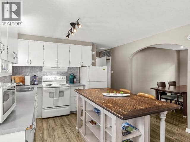 5078 5th Avenue — photo 9 of 24