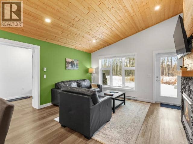38 Takhini Meadows Drive — photo 10 of 40