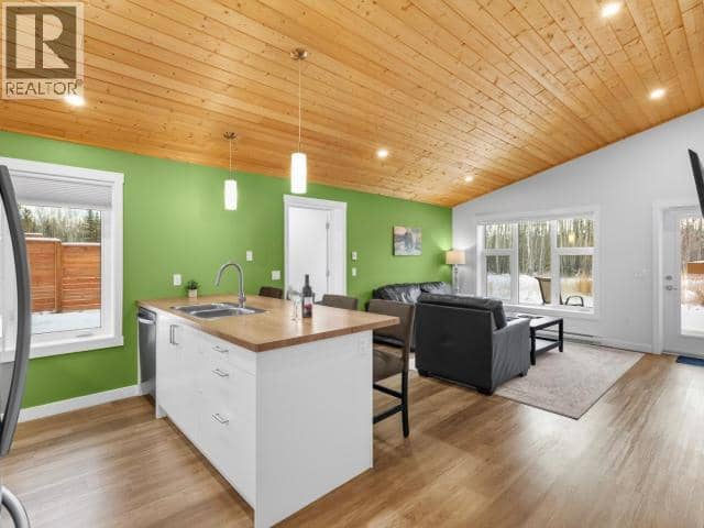 38 Takhini Meadows Drive — photo 13 of 40