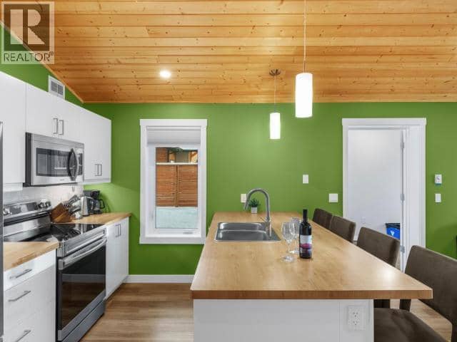 38 Takhini Meadows Drive — photo 17 of 40