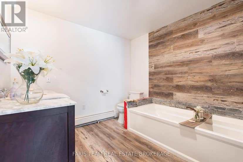 1008 Rainbow Valley Road W — photo 4 of 12