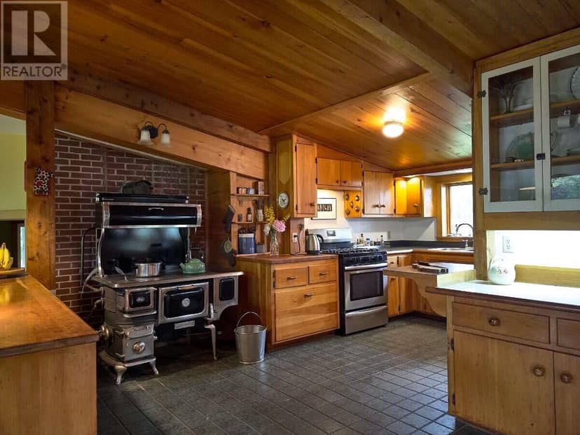 1271 Brophy Road — photo 4 of 20