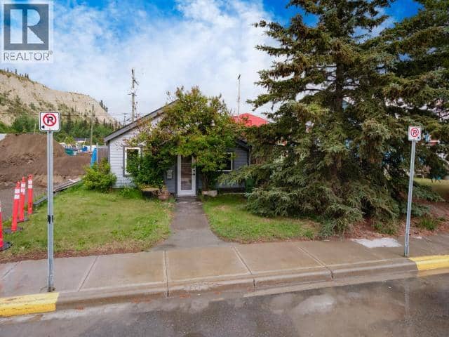 606 Ogilvie Street — photo 2 of 29