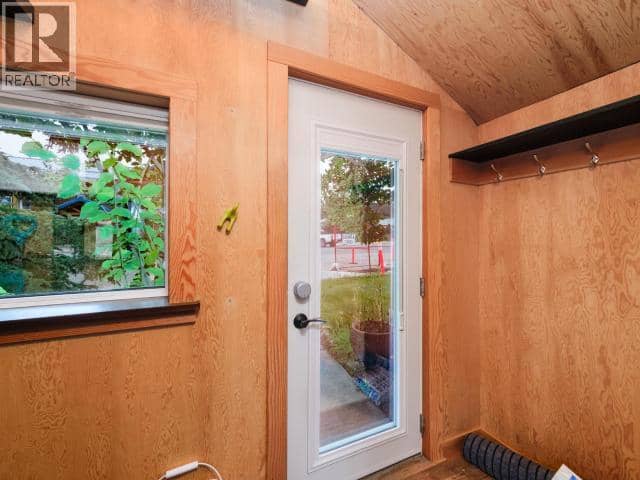 606 Ogilvie Street — photo 3 of 29