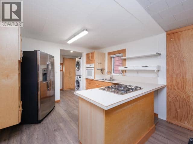606 Ogilvie Street — photo 7 of 29