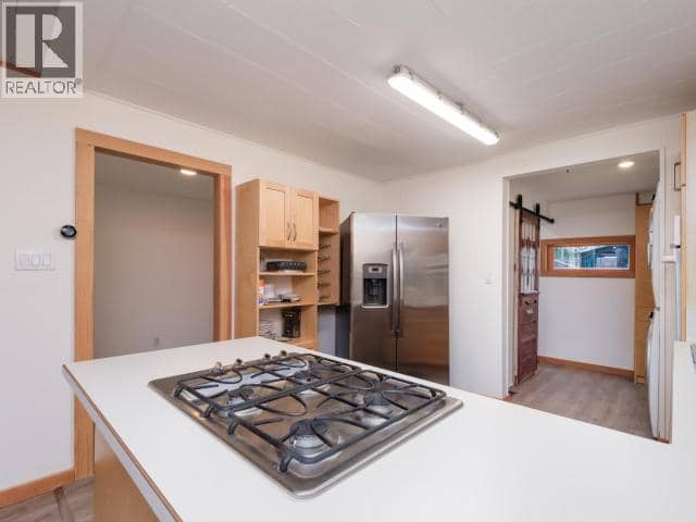 606 Ogilvie Street — photo 8 of 29