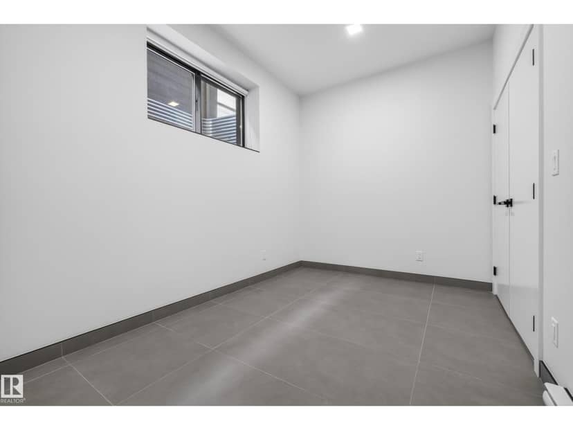 14035 104 AV NW — photo 38 of 40
