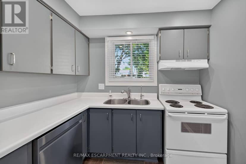 2 - 199 York Road — photo 18 of 40