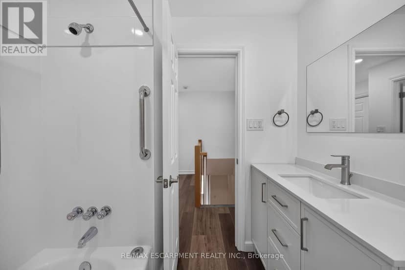2 - 199 York Road — photo 33 of 40