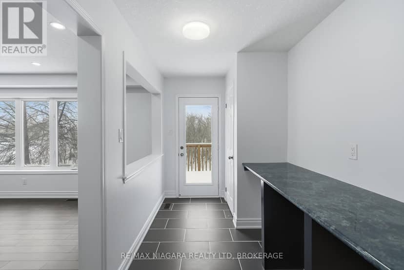 8139 Buckeye Crescent — photo 13 of 40