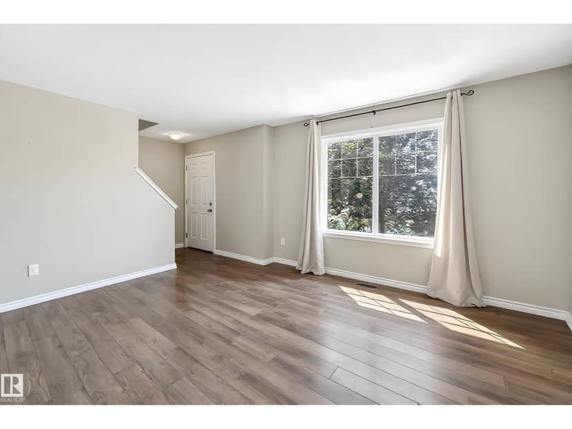 #21 8716 179 AV NW, Edmonton, photo 2