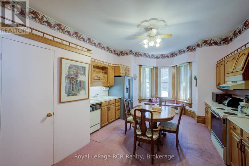 291 Elma Street E — photo 13 of 40
