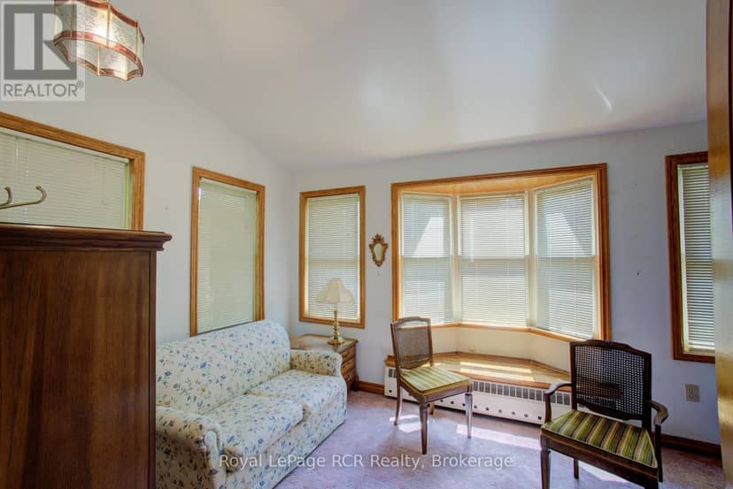 291 Elma Street E — photo 17 of 40