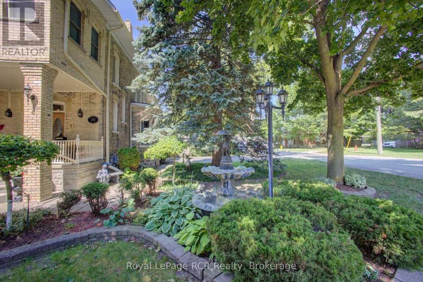 291 Elma Street E — photo 2 of 40