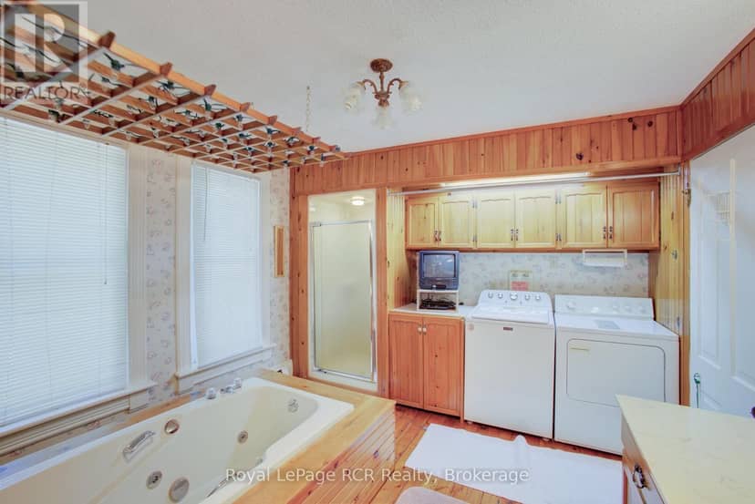 291 Elma Street E — photo 21 of 40