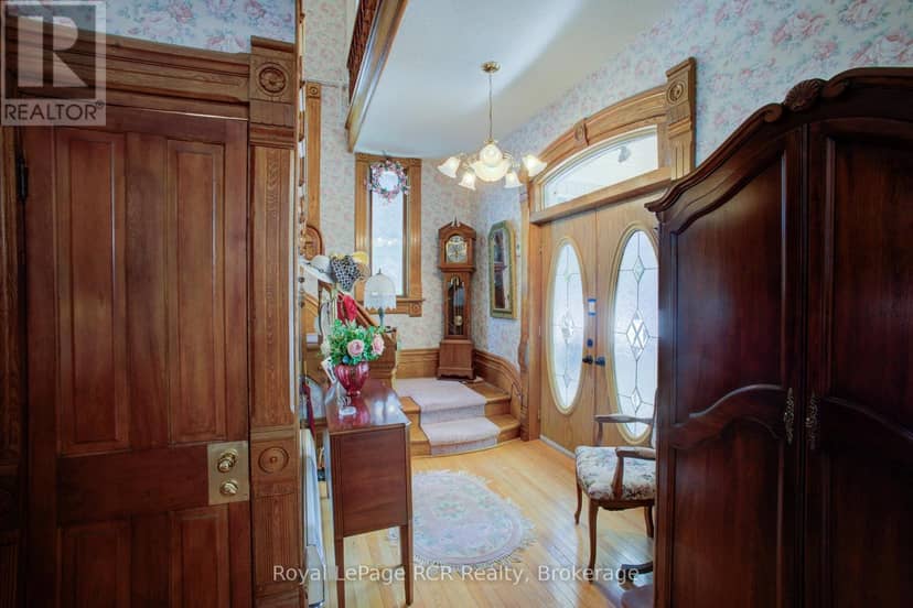 291 Elma Street E — photo 7 of 40