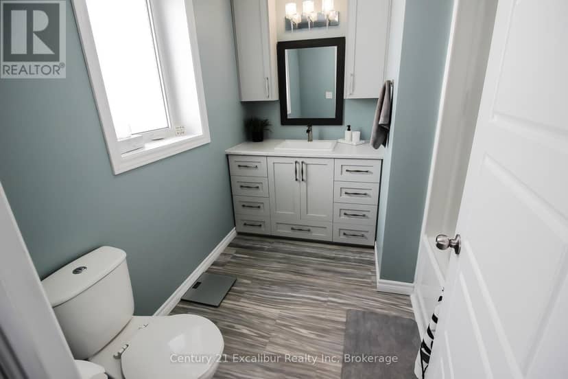 7104 Sixth Line Road W — photo 13 of 24