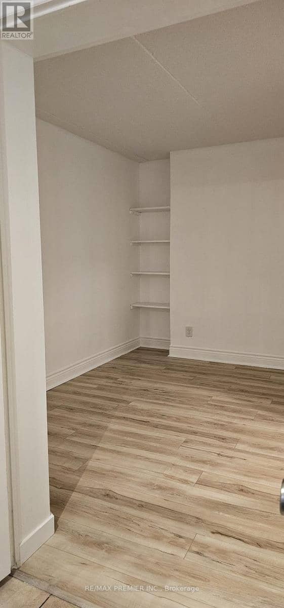 307 - 2737 Keele Street — photo 7 of 13