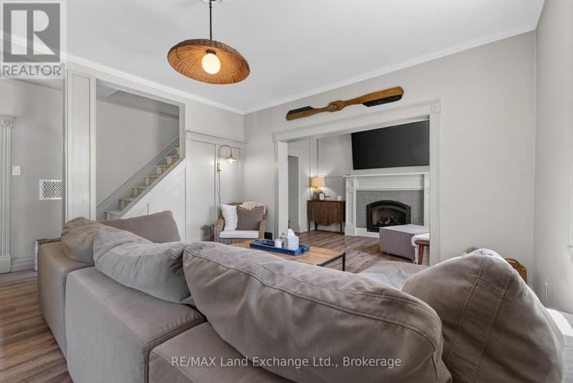 581 Queen Street — photo 10 of 40