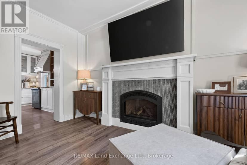 581 Queen Street — photo 13 of 40