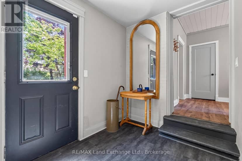 581 Queen Street — photo 17 of 40