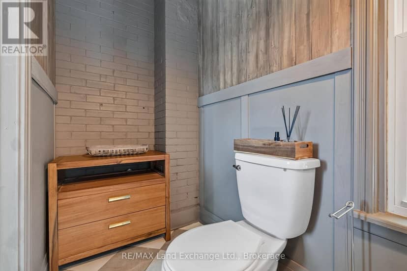 581 Queen Street — photo 19 of 40
