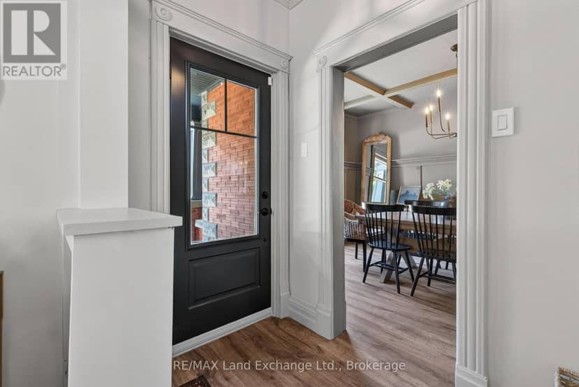 581 Queen Street — photo 2 of 40