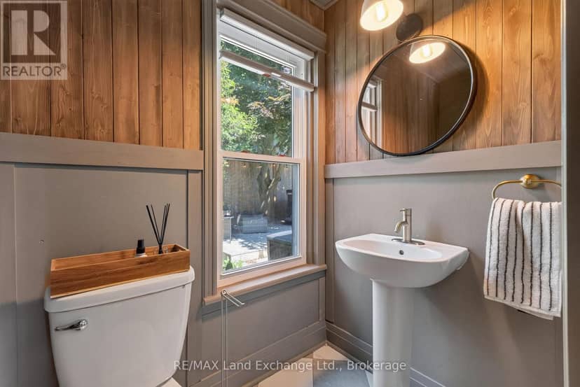 581 Queen Street — photo 20 of 40