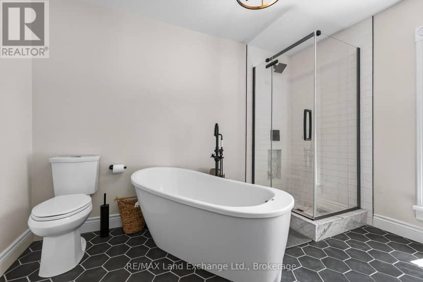 581 Queen Street — photo 25 of 40