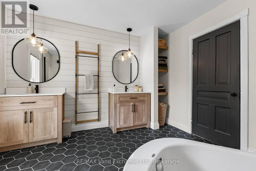 581 Queen Street — photo 27 of 40