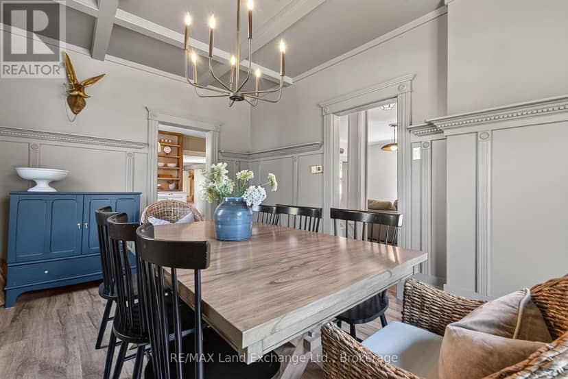 581 Queen Street — photo 3 of 40