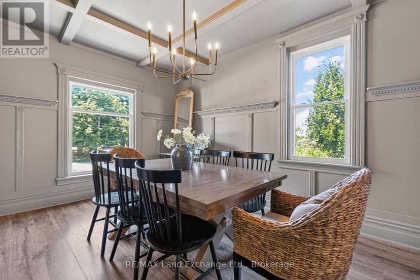 581 Queen Street — photo 5 of 40