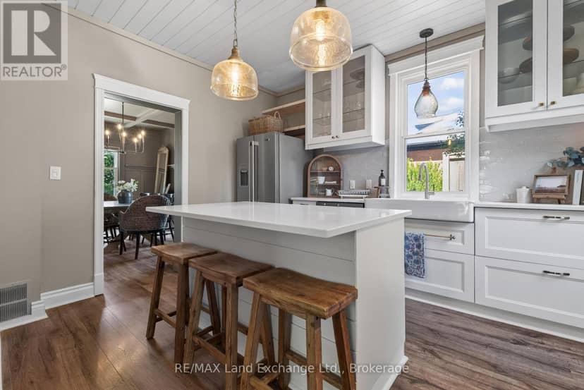 581 Queen Street — photo 6 of 40