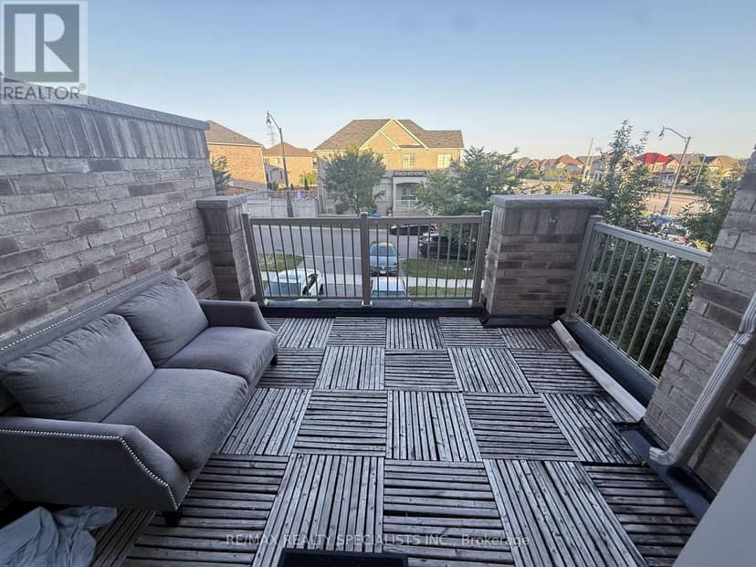 54 Chesterwood Crescent — photo 7 of 18