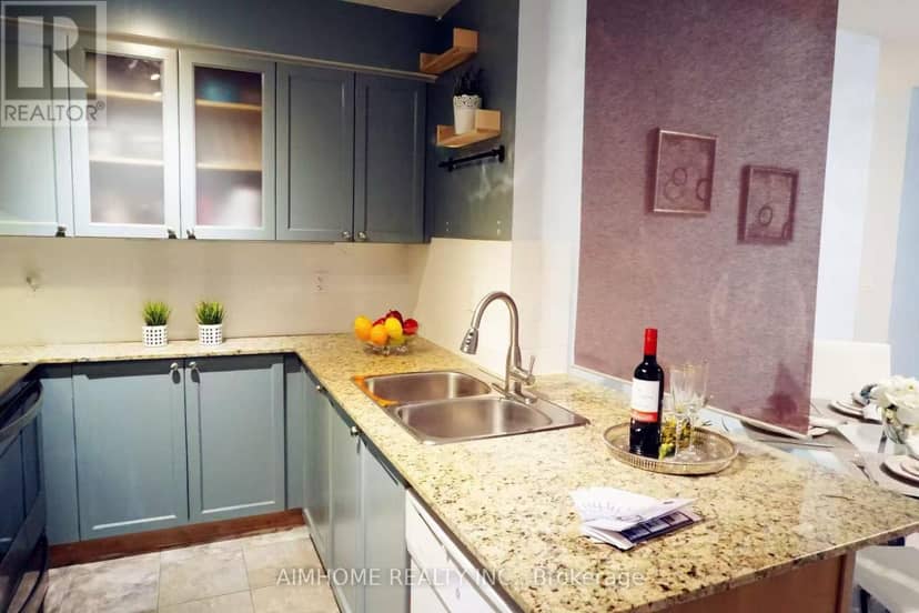 2313 - 761 Bay Street — photo 6 of 20