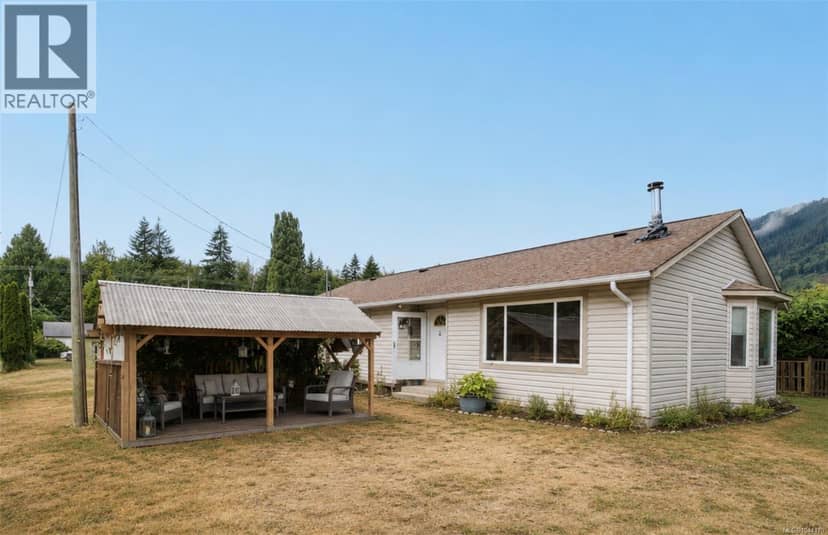 135 Macdonald Rd — photo 1 of 28