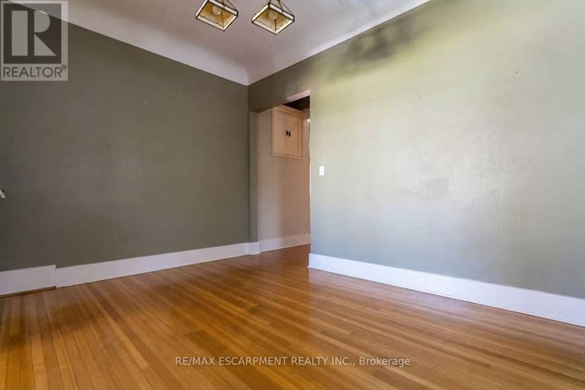 121 Eastbourne Avenue — photo 12 of 40
