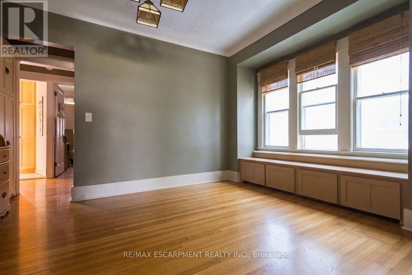 121 Eastbourne Avenue — photo 13 of 40