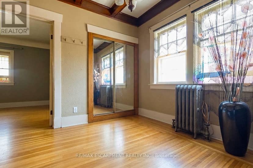 121 Eastbourne Avenue — photo 15 of 40