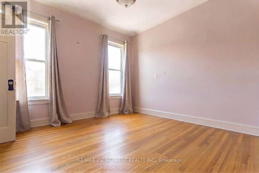 121 Eastbourne Avenue — photo 17 of 40