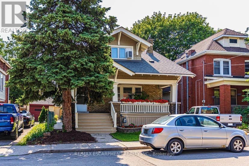 121 Eastbourne Avenue — photo 2 of 40