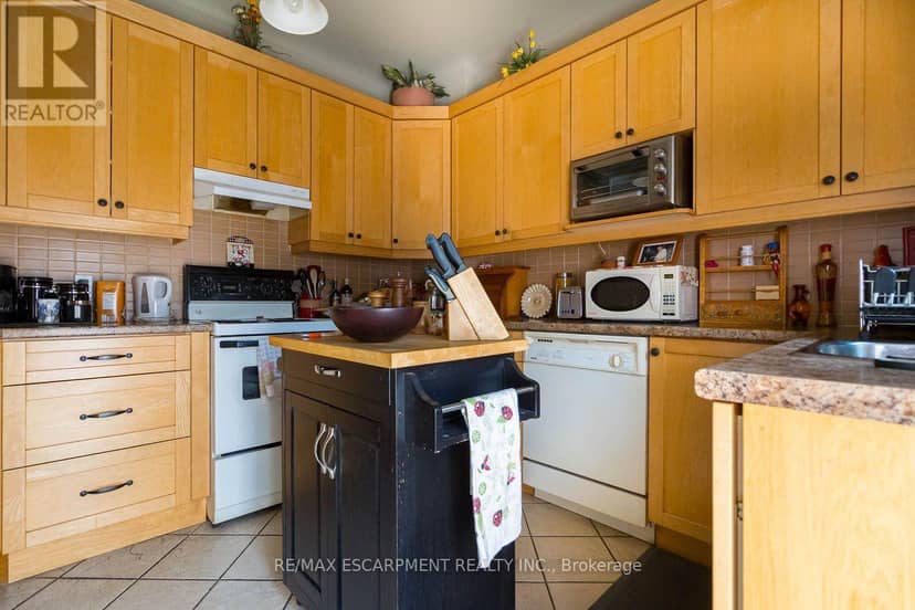 121 Eastbourne Avenue — photo 20 of 40