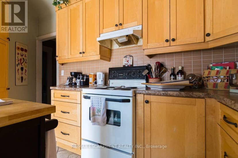121 Eastbourne Avenue — photo 22 of 40